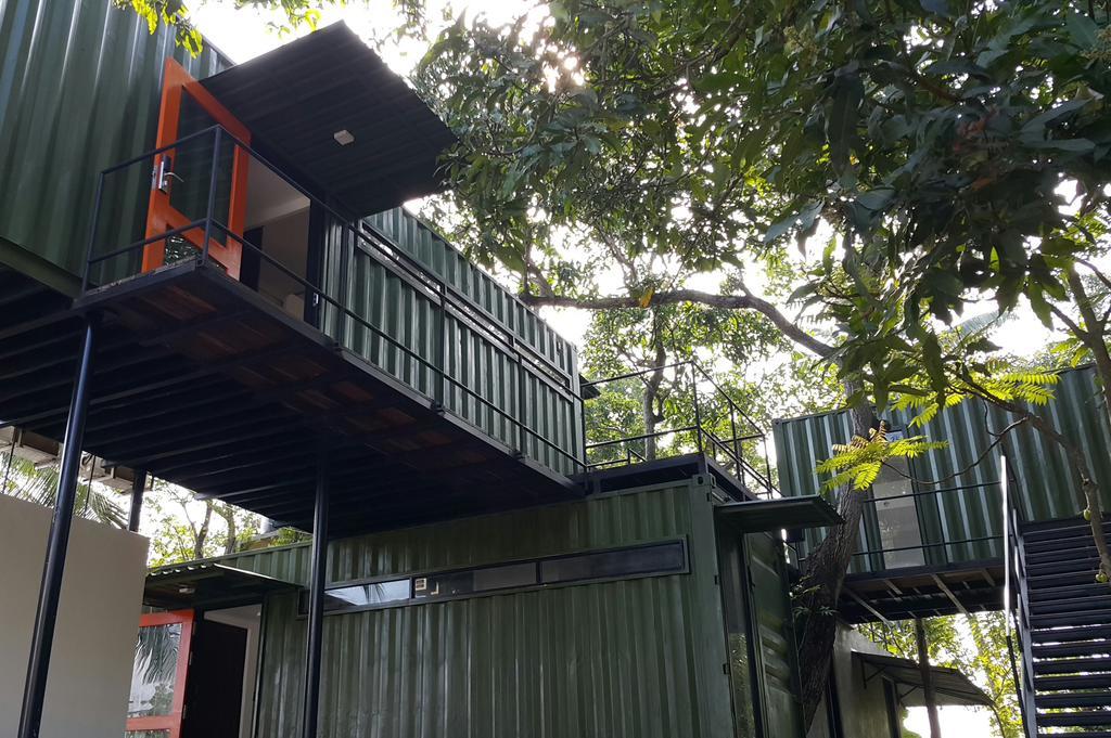 Hangover Hostels @ Colombo Intl Airport Katunayaka Exterior photo