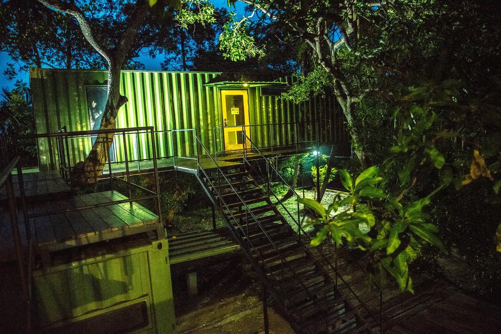 Hangover Hostels @ Colombo Intl Airport Katunayaka Exterior photo