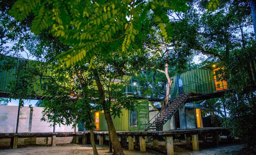 Hangover Hostels @ Colombo Intl Airport Katunayaka Exterior photo