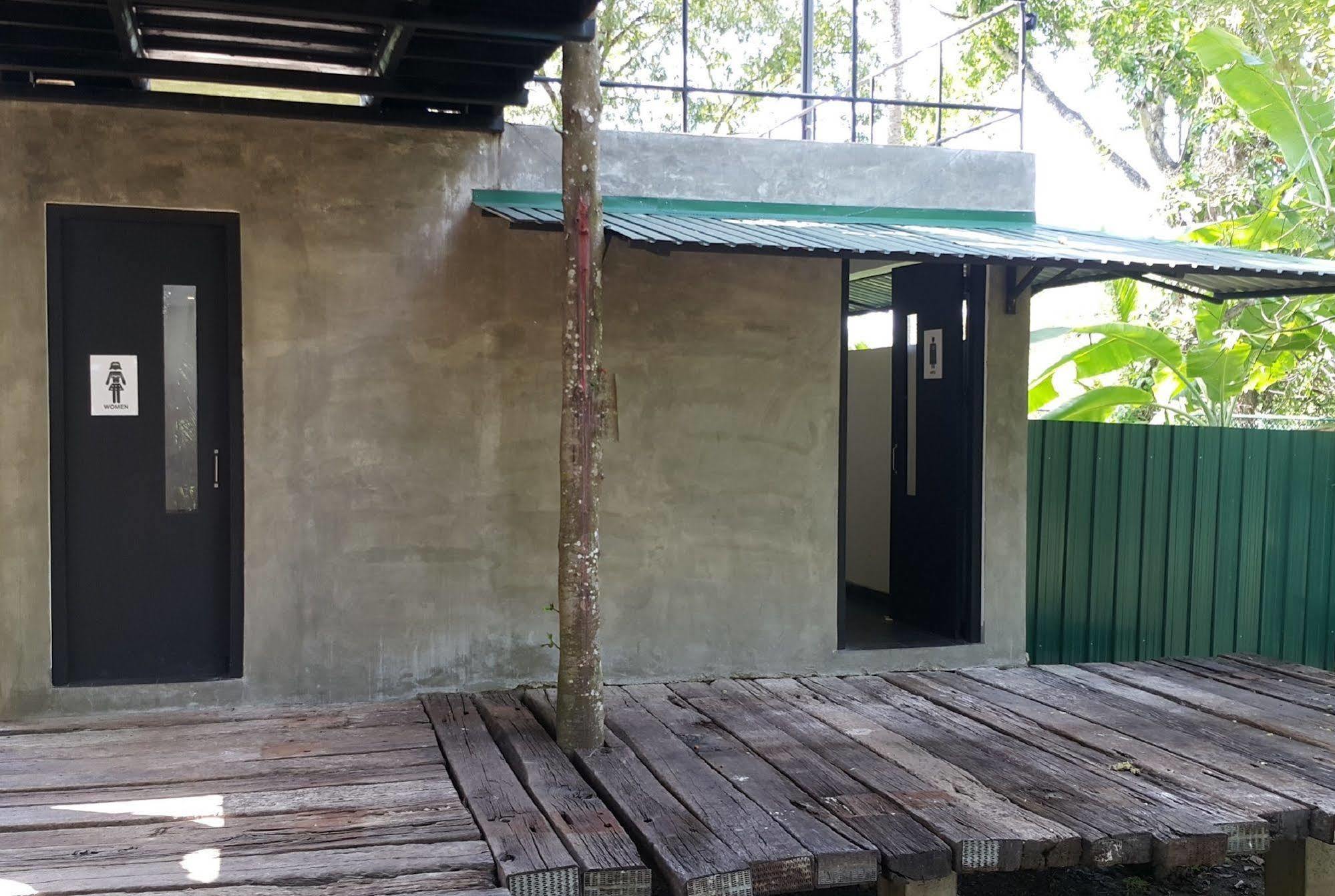 Hangover Hostels @ Colombo Intl Airport Katunayaka Exterior photo