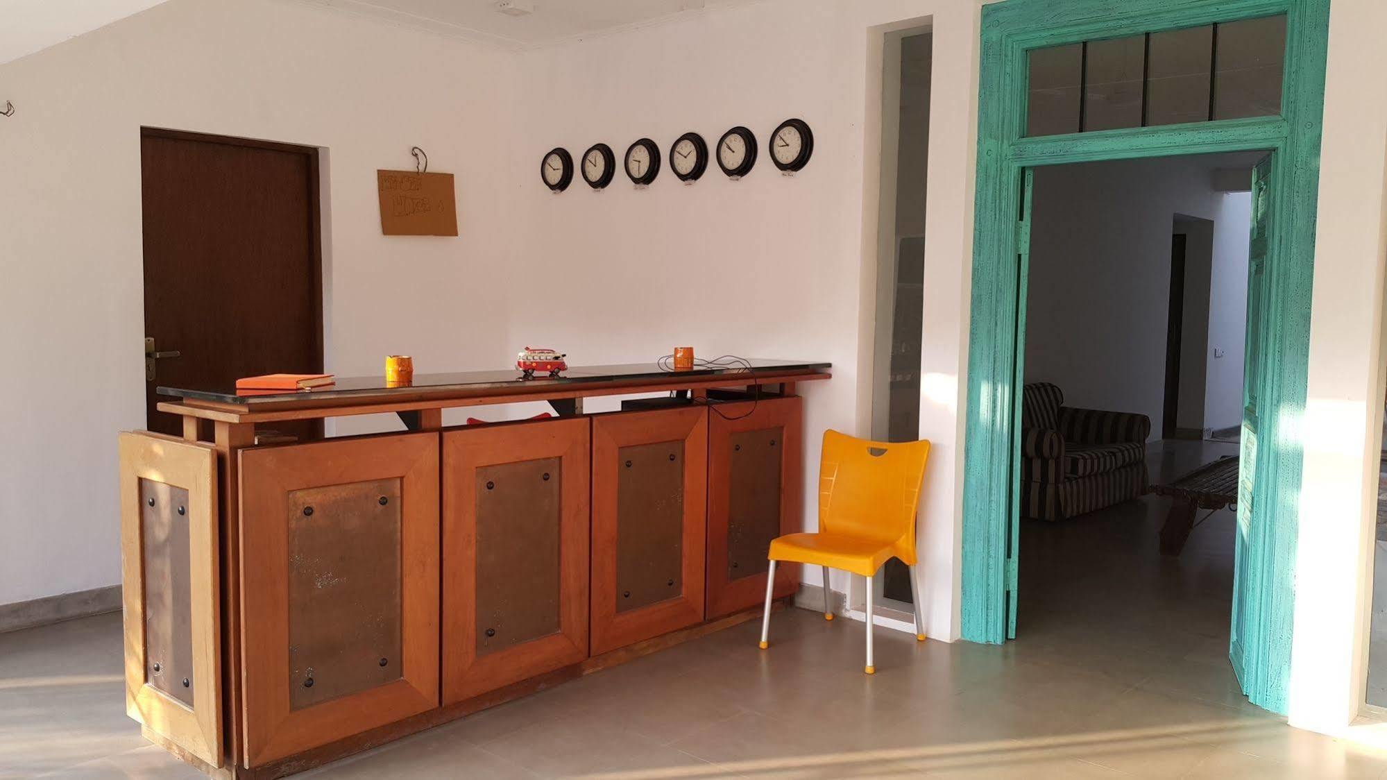 Hangover Hostels @ Colombo Intl Airport Katunayaka Exterior photo