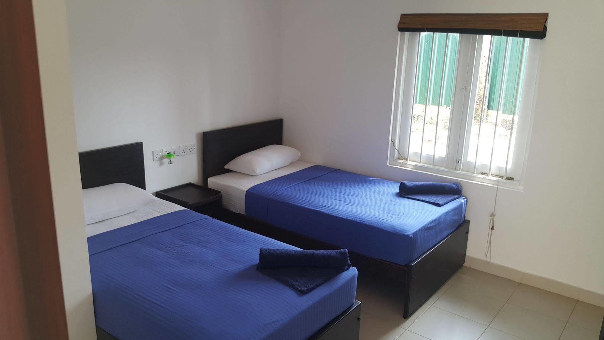 Hangover Hostels @ Colombo Intl Airport Katunayaka Exterior photo