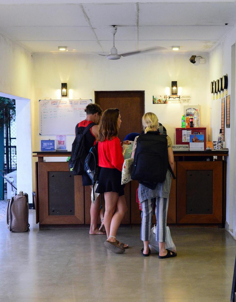 Hangover Hostels @ Colombo Intl Airport Katunayaka Exterior photo
