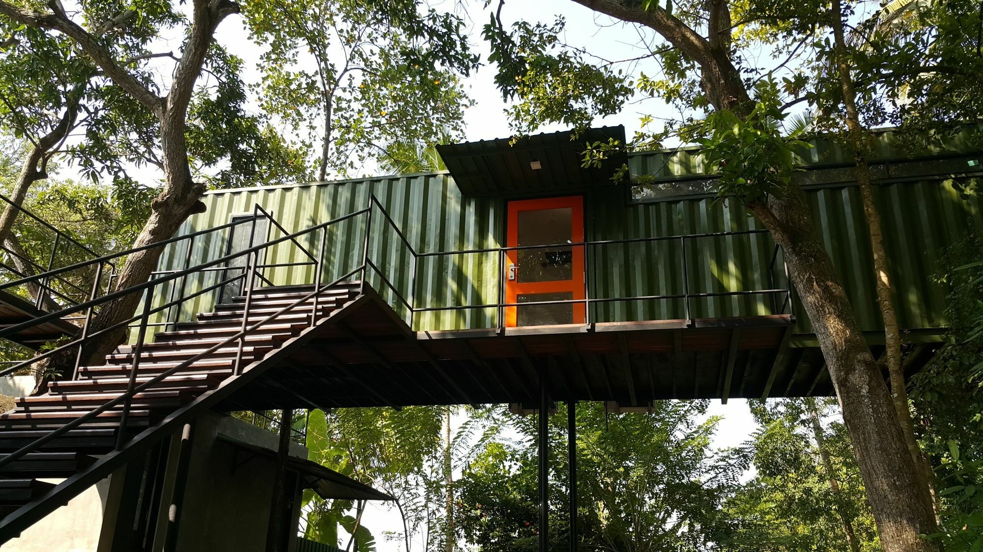 Hangover Hostels @ Colombo Intl Airport Katunayaka Exterior photo