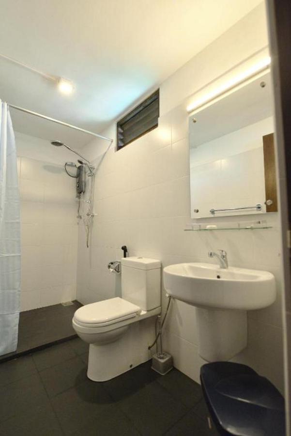 Hangover Hostels @ Colombo Intl Airport Katunayaka Exterior photo